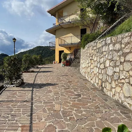 Le Coste View 1 & 2 Apartman *
